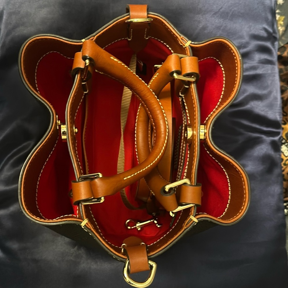 Brand new Dooney bag  NEVER USED Pebble leather Barlow small!!